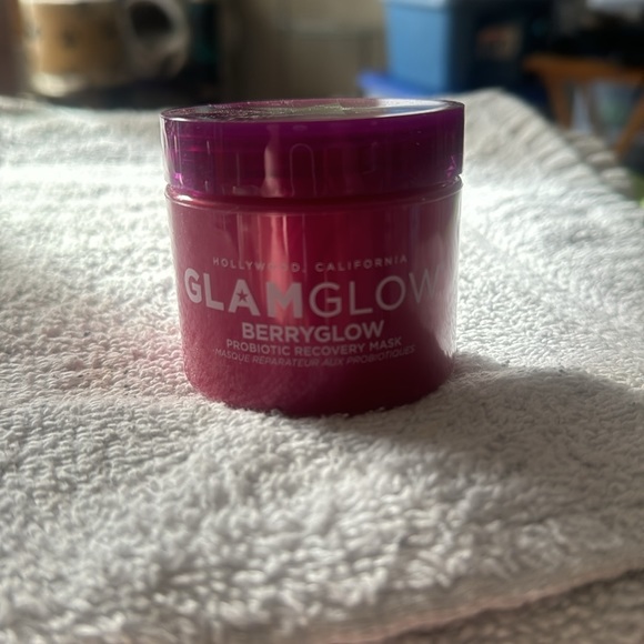 Glamglow Berryglow Probiotic Recovery Mask - Picture 2 of 2